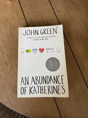 An Abundance of Katherines - White Paperback
